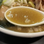 一条流がんこ総本家分家四谷荒木町 - ☑️ズワイ蟹不純と煮干100SPらぁ麺¥1.300❣️
      　☑︎ズワイ蟹不純と煮干を追加
      　☑︎メンバーカードで味玉(半熟)¥150セレクト！
      　※開店1巡目サービスは焦がしネギ があります