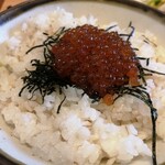 利久食堂 イオンレイクタウンkaze店 - イクラ丼・麦ごはん