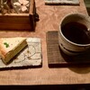 カフェ ケシパルーフ - バニラNYチーズ、ホットコーヒー