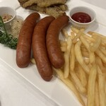 ビヤホールライオン - ウインナーとフライドポテト