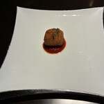 THE DINING シノワ唐紅花＆鉄板フレンチ蒔絵 - 一口サイズのエビのアミューズ・ブーシュ