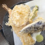 自家製うどん 吉草 - 天ぷら盛り合わせ