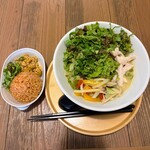 夢と豚と丼と - グリーンカレーラーメン
ミニガパオライスセット