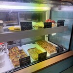 アダムス オーサム パイ - ショーケースの中のケーキたち