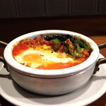 Hachihare - 旬野菜と卵のピリ辛オーブン焼き