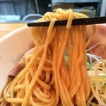 全粒粉の麺リフト。