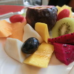 百果園 - 季節の新鮮フルーツの盛り合わせ　　　　　　　　　　￥１８０（￥７２０）
            