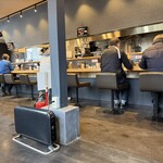 豚骨醤油 三輪 - 店内観