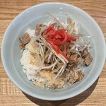 豚骨醤油 三輪 - チャーシュー丼