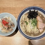 豚骨醤油 三輪 - チャーシュー丼と濃厚煮干中盛り