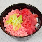 魚春 - ねぎとろ＆中落ち丼※調理例