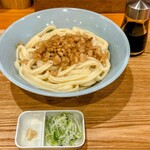 手打ちうどん 上を向いて - アブラ醤油うどん中盛