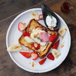 ラムズ イヤー - 苺のフレンチトースト（1980円）