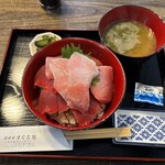 海鮮丼 まぐろ家 - 生本まぐろ丼(8切れ)(税込2,200円)