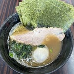 横浜家系らーめん ぼうそう家 - ラーメン(並)半麺(サービス玉子)、のり増し！