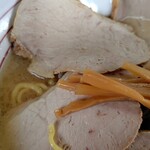 かつ平 - 歯ごたえあるチャーシュー