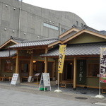 Katsura - 割烹寿司、たこ焼き、練り物・うどん、バーの4店舗が入ってます