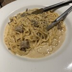 炭焼きワイン食堂 オルサリーノ - クリームパスタ