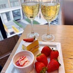 AWkitchen TOKYO 新丸ビル店 - サラダビュッフェ＋選べるパスタ＋苺デザートビュッフェ＋乾杯ドリンク4,900円