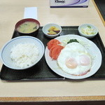 ハムエッグ３００円、ライス（小）１５０円、味噌汁１５０円