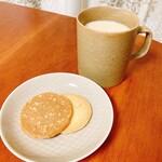 チナツ洋菓子店 - コーヒークッキーとバニラクッキー