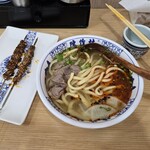 蘭州陳記牛肉麺 - 全体図。