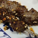 蘭州陳記牛肉麺 - 串焼きの表情。