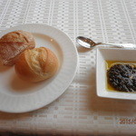 エスカーレ - 右がとても美味しいソースです。