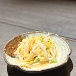 和味大輔 - 白魚とキャベツの卵とじ