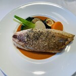 ビストロ ル ブルジョン - ⭐︎メイン⭐︎ カンパチのクッション仕立て〜オマールエビのアメリケーヌソース