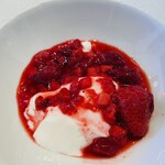 ビストロ ル ブルジョン - ⭐︎デザート⭐︎  イチゴのパンナコッタ