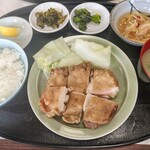 鳥料理 よし川食堂 - 唐揚げのハーフ 