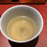 鳥刺し酒場 スタンドくーま君 - 鶏スープをサービスでいただきました