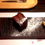 神戸牛炉窯焼ステーキ 雪月風花 北野坂 - 【デザート】デザート盛合せから、シェフ特製ガトーショコラ。