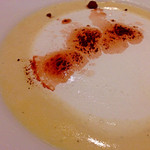 神戸牛炉窯焼ステーキ 雪月風花 北野坂 - 【スープ】さつまいものポタージュ。それにミルクでほんの少し甘みを、カカオでさらにコクをプラスして引き締めています。