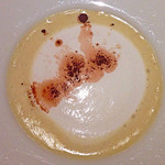 神戸牛炉窯焼ステーキ 雪月風花 北野坂 - 【スープ】さつまいものポタージュ。さつまいものポタージュは、他のお店でも何度か頂いていますが、ココのが一番うまい。理由は甘さが一番控えめでポタージュとしてちょうどいい塩梅だから。