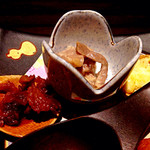 【前菜】季節の前菜、自家製燻製盛り合わせ