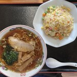 中華料理じんば - ラーメン 半チャーハン