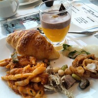 シースケープ テラス・ダイニング - 冷菜とオレンジチョコレートムース、クロワッサン
