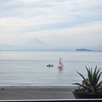 スケープス ザ スィート - 富士山と江の島が真正面に見えます