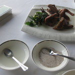 Yan Toh Heen  - 香焼軟骨鴿。絶品。レモン汁と塩コショウどちらでも。