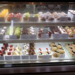 ポルトボヌール - ショーケースの様子①。