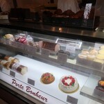 ポルトボヌール - ショーケースの様子②。