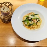 アルバロンガ - 桜エビと冬野菜のパスタ＆パン