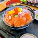 ゑびす丸 - ブリとサーモンのえびす丸丼