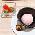 果実園リーベル - チケットサービスの苺とアイス