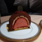 パティスリー アヴァロン - フランボワーズとチョコレートのビュシュ　790円税込み
