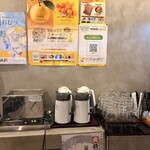 立飲場 互 - お湯割り用のポットやマドラーなど