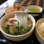 pho viet ベトナム料理 - 鶏肉のフォーセット(1190円)