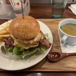 BAR 万次良 - ポテト　スープ　ピクルス付き